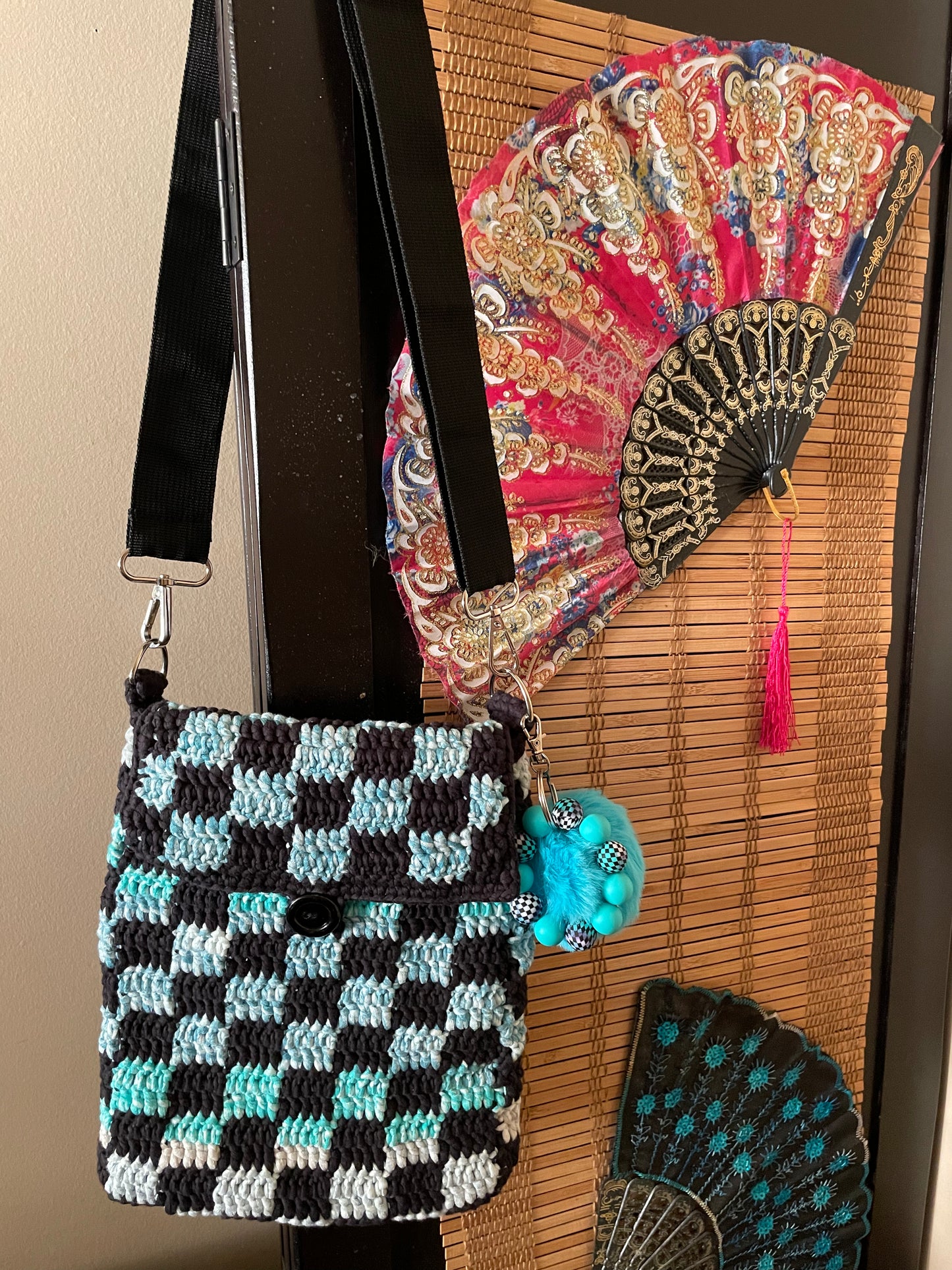“Check you out” cross body bag