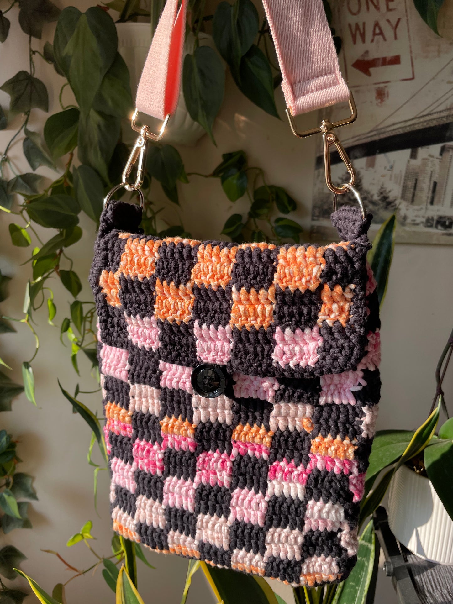 “Check you out” cross body bag
