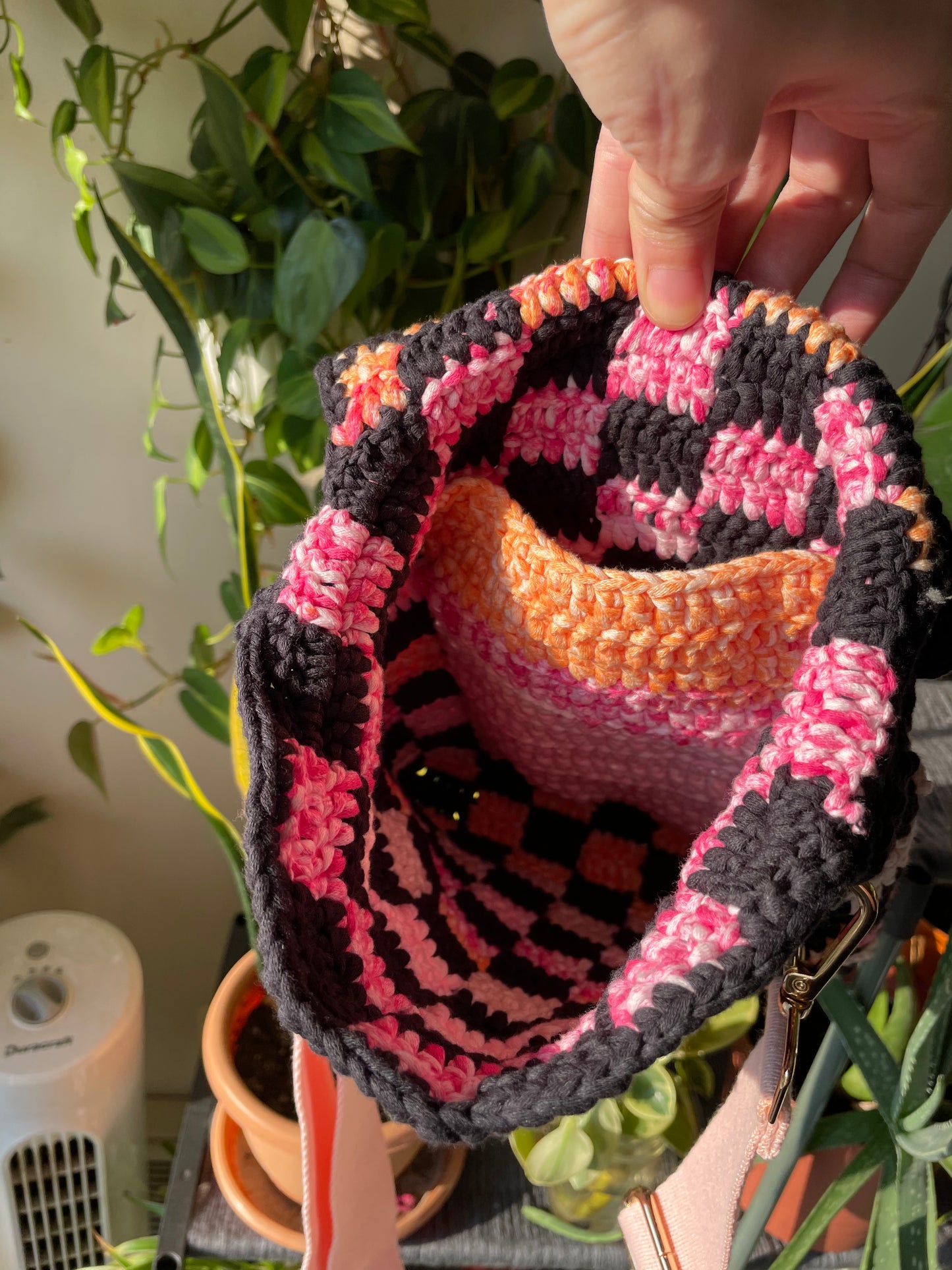 “Check you out” cross body bag