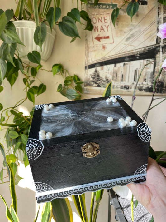 Melted pearls jewelry box