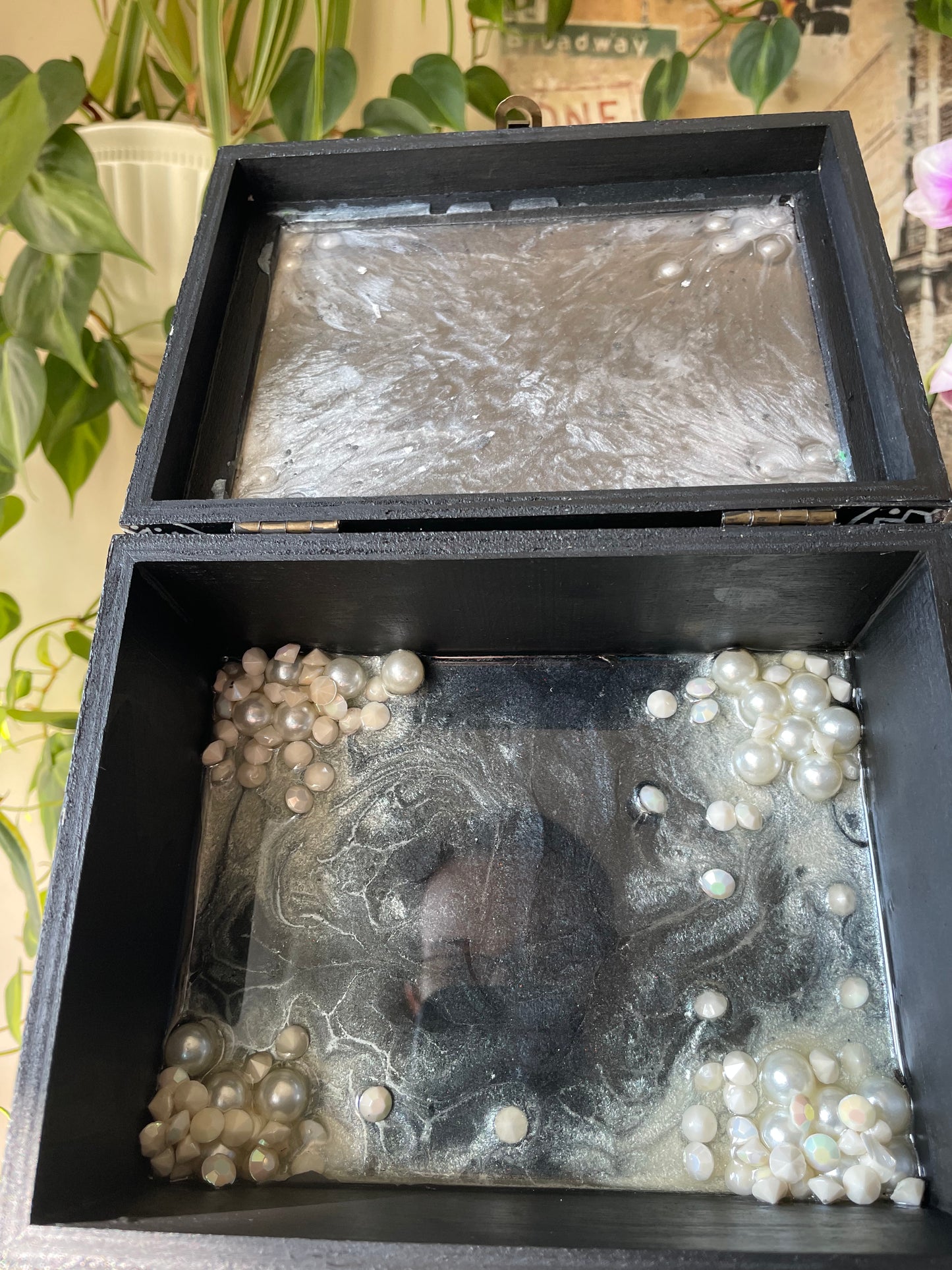 Melted pearls jewelry box