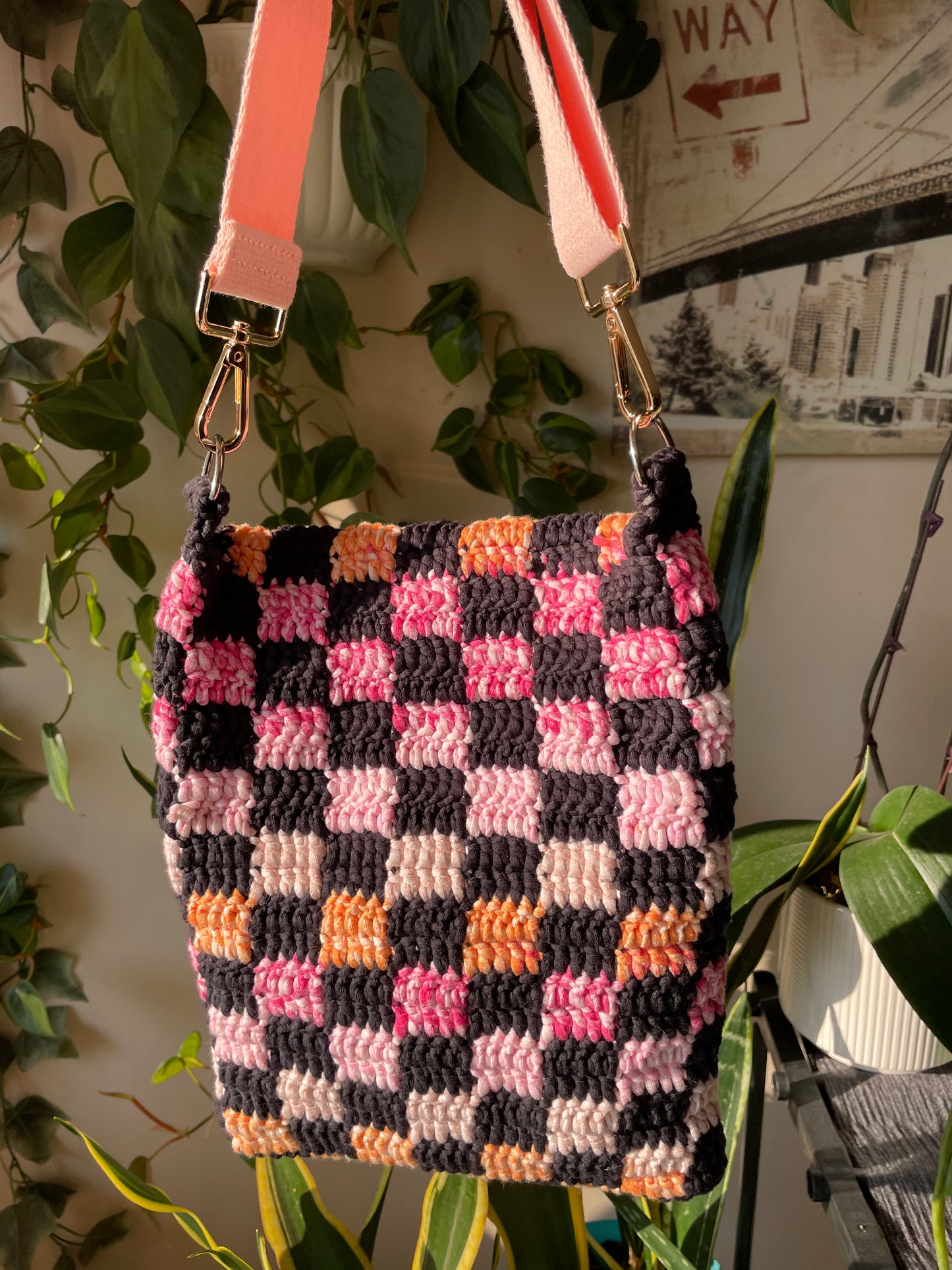 “Check you out” cross body bag